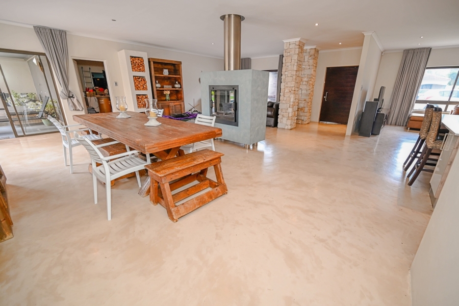5 Bedroom Property for Sale in Vierlanden Western Cape